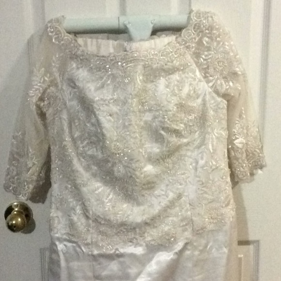 Wedding Dress - Picture 2 of 7